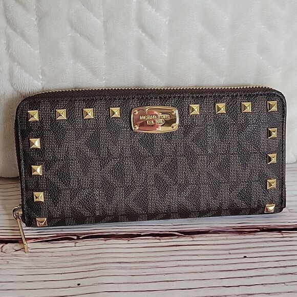 Michael Kors Signature Studded Wallet NWOT - Picture 2 of 8